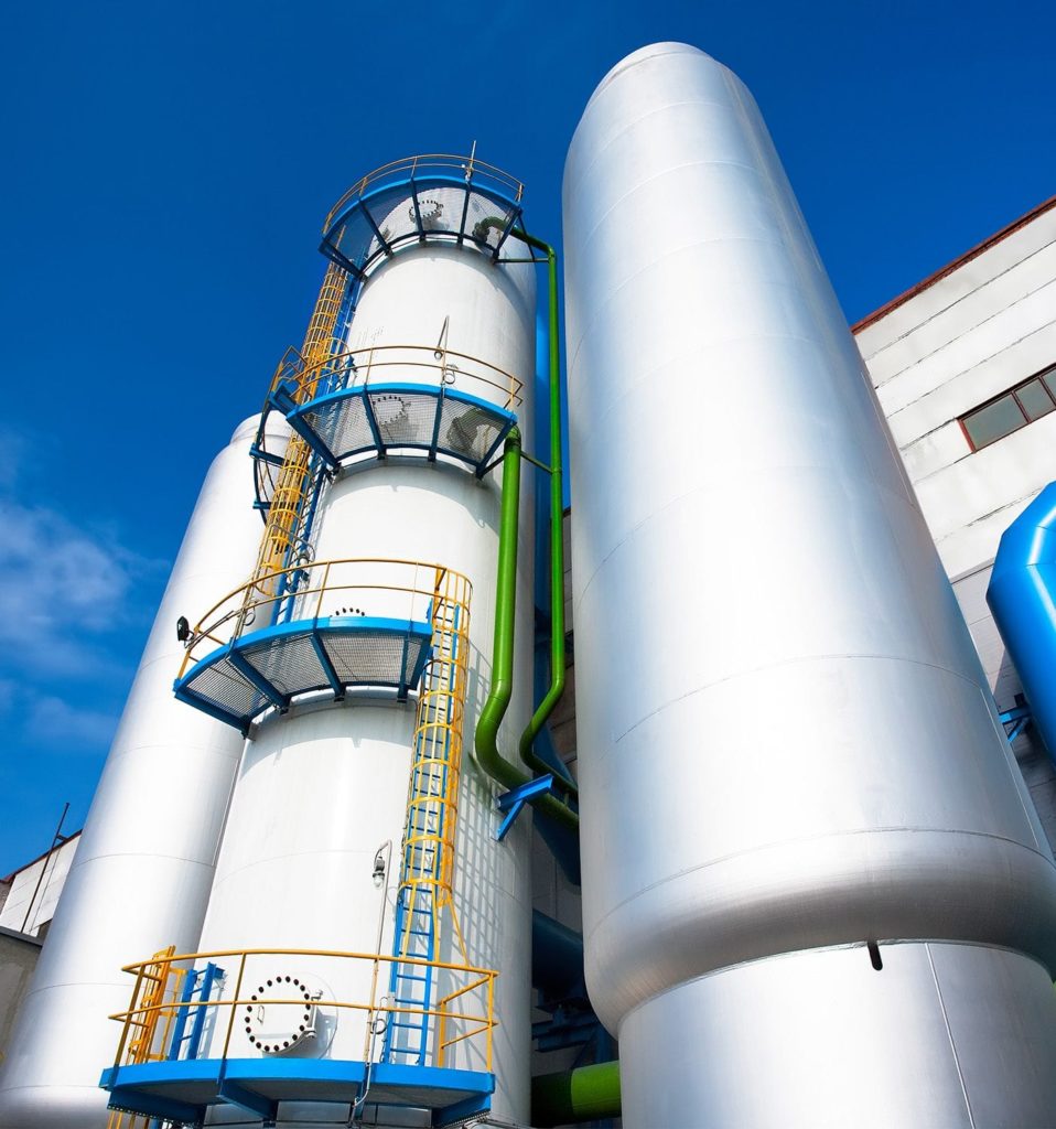 Cryogenic air separating plant